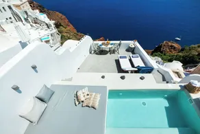 Sapphire Deluxe Suite with Private Hot Tub - Image 4
