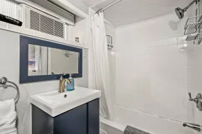 Beach Home next to Boston & T, King Bed, Park Free - Image 3