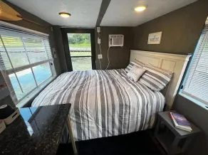 The Floater-A House Boat on Grant Island, Bham Lake, with HotTub, Boat, Pet Friendly - Image 5