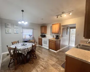  Cozy 2 bedroom house.within a hour to Lakes, Music venues, Historic Frankenmuth - Image 5