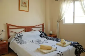 3 soveværelses rækkehus, privat have, 20 fødder fra den fælles pool, perfekt - Image 5
