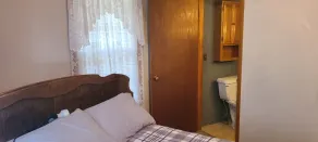 Beautiful home located near Beautiful lake, parks & Aquatic center - Image 2