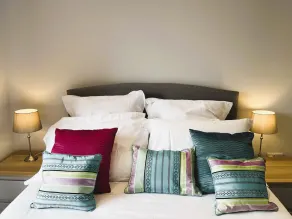 25 Breakwaters - Beach Hut is Included with this Pet Friendly Lux Apartment with Balcony, Stunning Sea Views over to Culver Cliffs & Free Parking - Image 5