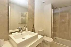 Appartement luxueux avec piscine à débordement, Centre-ville, à quelques pas de la plage et bars - Image 4