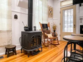 Beekeeper's Cottage - Hot Tub, Heated Pool, Dog-friendly, Downtown - Image 2