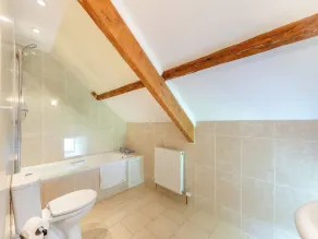 4 bedroom accommodation in Bethlehem - Image 4