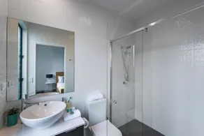 Executive 2BR Bulimba Apartment em frente ao parque em Oxford St - Image 2