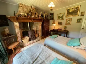 HUNTING LODGE IN THE MIDDLE OF AN AIRIAL - Image 4