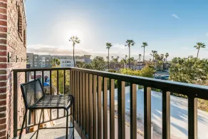 Balcony Room 305 | The Brick Boutique Hotel - Image 4