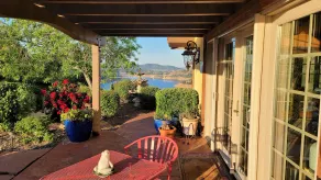Breathtaking Vineyard and Lake Views, Secluded with private pickleball court - Image 5