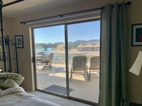 Beautiful lake front condo - Image 3