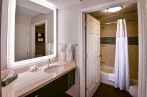 Comfort and Convenience! Outdoor Pool, Kitchenette, Pets Allowed! - Image 3