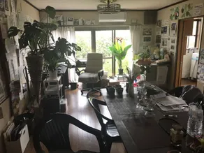 Una casa con un giardino rurale - Image 5
