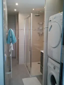 SPACIOUS APARTMENT FACING THE SEA, FEET IN THE WATER! - Image 4