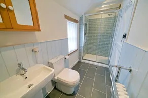 Ty Gwyn -  an on the beach that sleeps 6 guests  in 3 bedrooms - Image 4