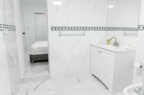 Miami Luxury Retreat / 10 Min to MIA Airport / BBQ - Image 5