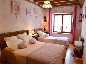 Encantadora casa rural renovada con WiFi y mascotas permitidas - Image 2