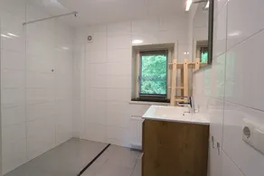 Bungalow with 4 bedrooms and a terrace - Image 4