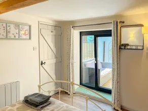 2 bedroom accommodation in Sellindge, near Folkestone - Image 5