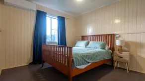Dalziel Beach House - Nostalgic Beachside Bliss: Just 300m to the sand dunes, the classic beach hous - Image 4