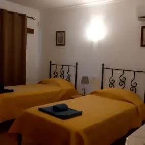 Rymlig villa med stor trädgård och privat pool-lugnt område nära Quinta do Lago - Image 2