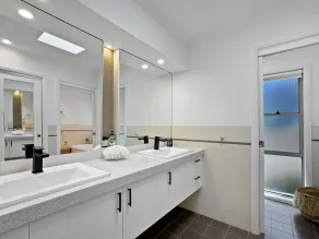 Serene Luxury Retreat on Malua Bay - Image 3
