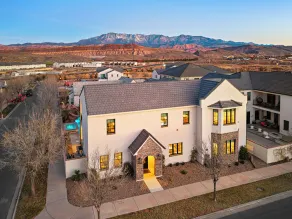 5 Suites, Private Pool, 2 Hot Tubs for 19, 2 Fire Pits, 2 Fridges Sleeps 30 - Image 4