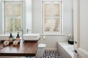 ERIN RESIDENCE ON RICHMOND HILL - WiFi, NETFLIX, PARKING - Image 2