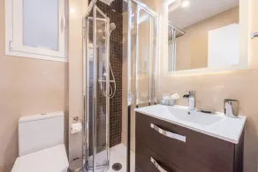 Center Chamberi Gorgeous Luxury Studio Suite with High Speed WiFi & AC/Heater - Image 2