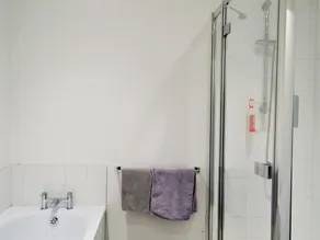3 chambres à coucher à Farnham - Image 3