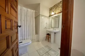 Home in Oreña · 8 bedrooms · 11 beds · 8 baths - Image 4