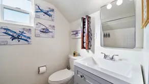 Centrally Located Midtown 2 Bedroom Home with 3 Parking Stalls that Sleeps 7 - Image 4