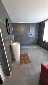 La ptite adresse Love Room 150 M2 Piscine Interieure chauffe Privee & Spa Privee Parking Gratuit - Image 5