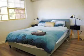 Contemporary 2BR Apt in Kingston - Image 4