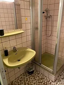 1 Bett Zimmer in ehemaligem Hotel für kurz oder lang - Image 4