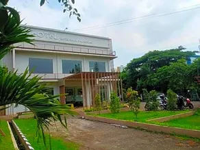 OYO 90102 Edotel Hotel By Dbest Hospitality - Image 2