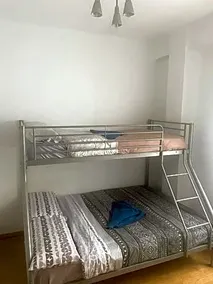 Private room with shared bathroom - Image 2