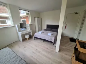 Zaan Corner Hotel - Image 2
