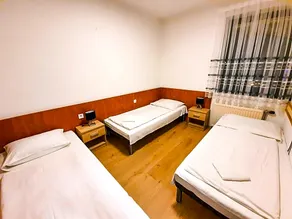 Retro Hotel - Image 3