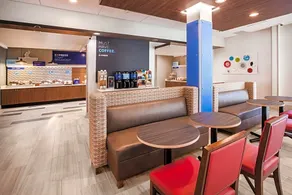Holiday Inn Express & Suites - Liberal - Image 3