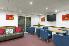 Days Inn Basingstoke East - Image 3
