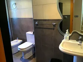 Double Room with Shared Bathroom and Shared Communal Areas R4 - Image 5