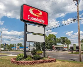 Econo Lodge - Image 1