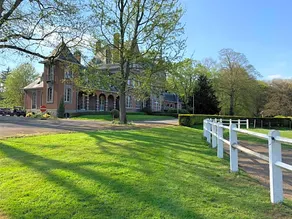B&B Château de Ramegnies-Chin - Image 2