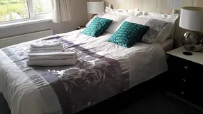 Keresen Bed & Breakfast - Image 2