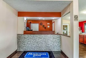 Rodeway Inn - Image 5