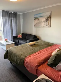 MANDURAH POOLSIDE RESORT - Image 5