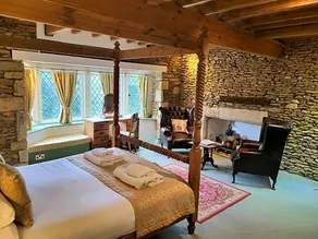 Swan Inn Lechlade - Image 4