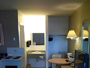 Motel 6 Camrose, AB - Image 5