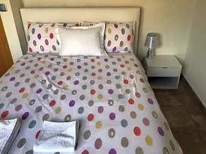 Double Room with Shared Bathroom and Shared Communal Areas R4 - Image 4